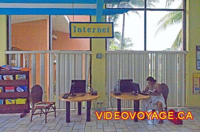 cuba Varadero ROC Barlovento Las dos estaciones de Internet en el vestíbulo.