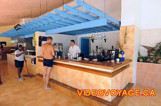 cuba Varadero ROC Barlovento Le bar de la piscine secondaire, près de la plage.