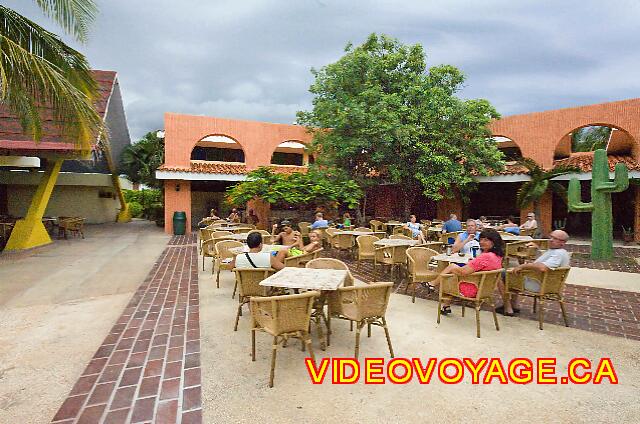 cuba Varadero ROC Barlovento La terrasse extérieur devant le bar de l'animation.