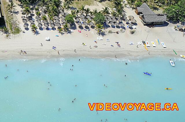 cuba Varadero ROC Barlovento Una vista aérea de la pequeña playa, la barra a la derecha, así como deportes acuáticos. Los clientes pueden conseguir lejos en el mar más de 100 metros a cabo.