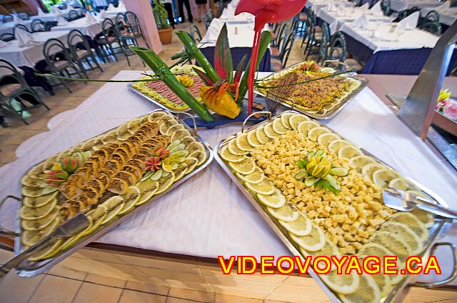 cuba Varadero ROC Barlovento The dishes on the central island.