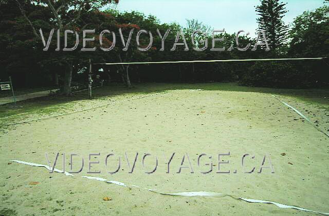 Cuba Varadero Melia Las Antillas Tierra Voleibol cerca de la playa.