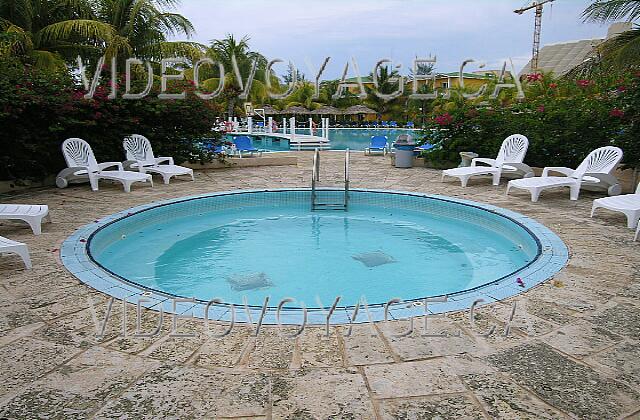 Cuba Varadero Melia Las Antillas El jacuzzi junto a la piscina.