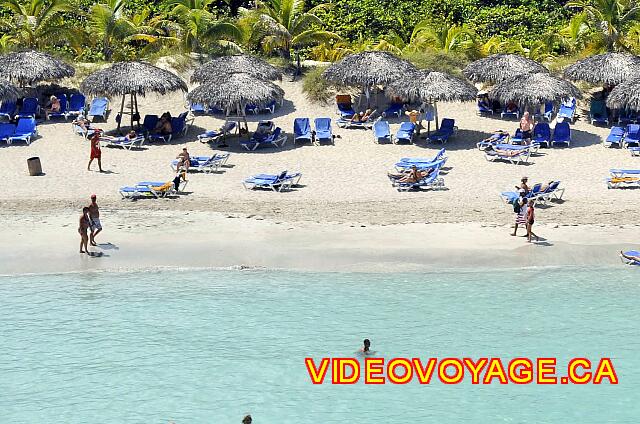 Cuba Varadero Melia Las Antillas Una pálida playa color beige arena fina suficiente.