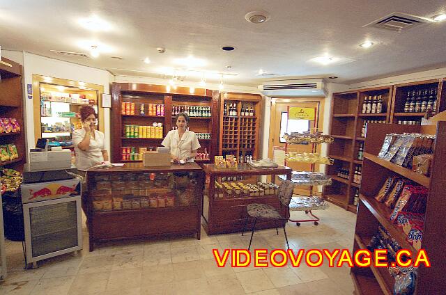 Cuba Varadero Breezes Bella Costa Una de las tiendas en el Lobby: ron y cigarrillos ...