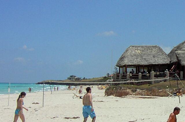 Cuba Varadero Breezes Bella Costa Une photographie du filet de volleyball avant que le restaurant sur la plage soit reconstruit.