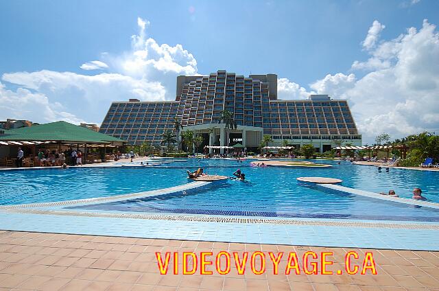 Cuba Varadero blau Varadero The pool geometry makes it difficult to install equipment for animation like volleyball.