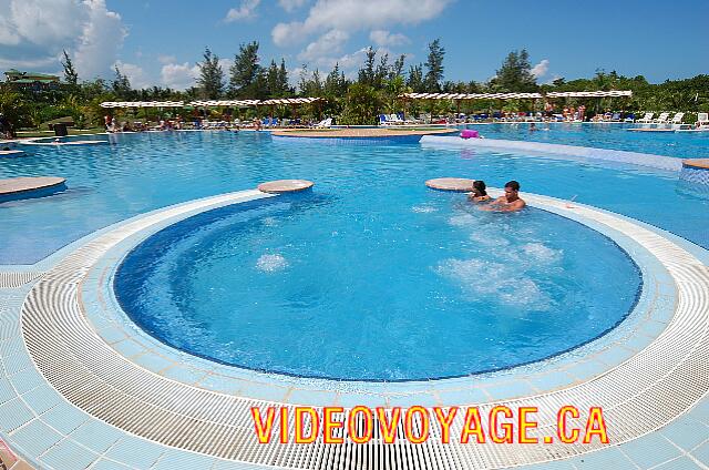 Cuba Varadero blau Varadero A jacuzzi section near the bar.