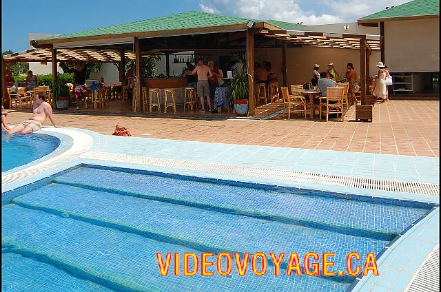 Cuba Varadero blau Varadero The pool bar is very popular.