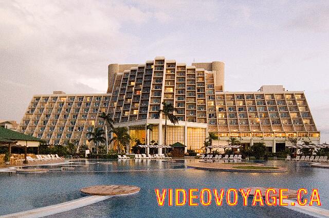 Cuba Varadero blau Varadero The pool in the foreground at sunset.