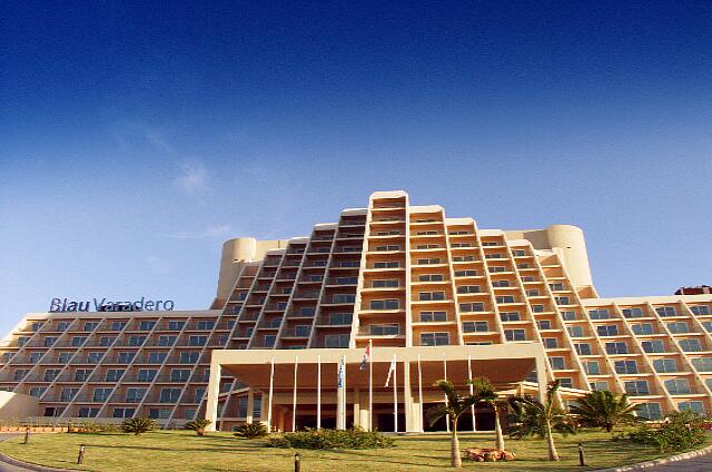 Cuba Varadero blau Varadero The front of the hotel.