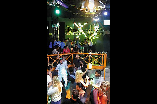 Cuba Varadero Breezes Varadero The nightclub is located in the building which houses the suites and junior suites tropical.