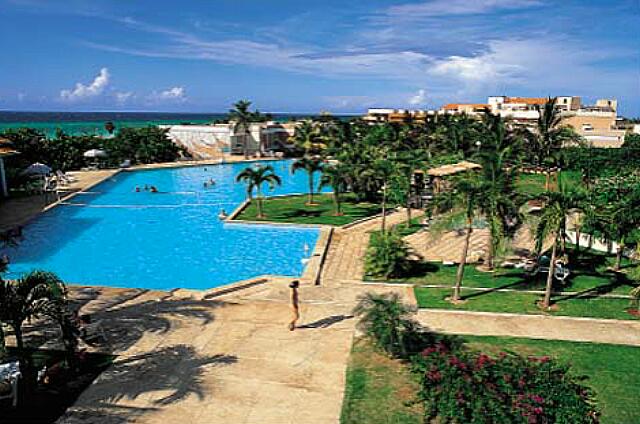 Cuba Varadero Breezes Varadero An overview of the pool.