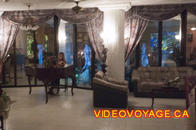 Cuba Varadero Breezes Varadero Close saufas, an excellent pianist.