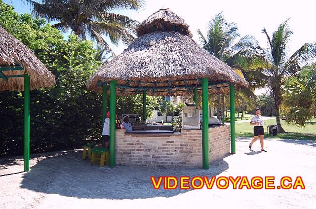 Cuba Varadero Breezes Varadero The day a snack bar, a restaurant evening at the grill card