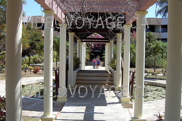 Cuba Varadero Breezes Varadero The path through the bridge. In the background, the building which houses the Junior Suite.