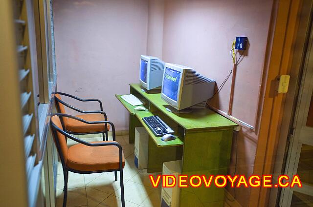 Cuba Varadero Brisas del Caribe Computadoras para acceso a internet en el vestíbulo.