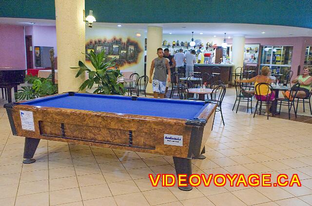Cuba Varadero Brisas del Caribe Una mesa de billar en el vestíbulo.