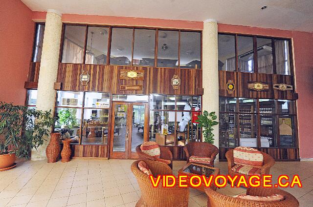 Cuba Varadero Brisas del Caribe Para comprar cigarros en el Lobby.