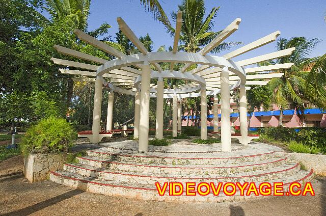 Cuba Varadero Brisas del Caribe Un gazebo en la parte trasera del hotel.