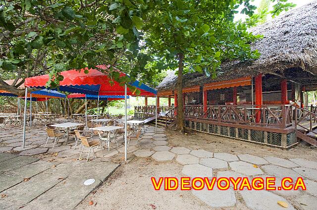 Cuba Varadero Brisas del Caribe El bar de la playa con una gran terraza.