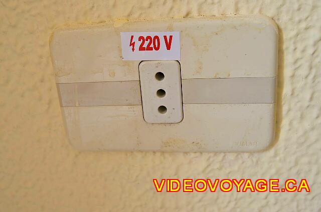 Cuba Varadero Brisas del Caribe Une prise de courant de 220 volts de type différent dans la même chambre...