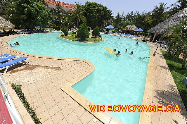 Cuba Varadero Brisas del Caribe Une piscine de moyenne dimension, avec toujours de l'animation autour de la piscine.
