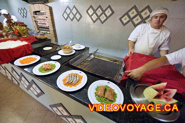 Cuba Varadero Brisas del Caribe Los platos ofrecidos para asar a la parrilla en la noche.