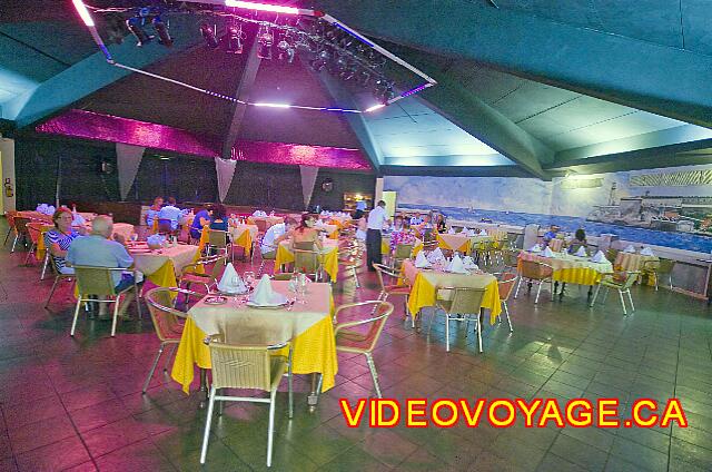 Cuba Varadero Brisas del Caribe Italian cuisine, in a large room which seems a bit empty.