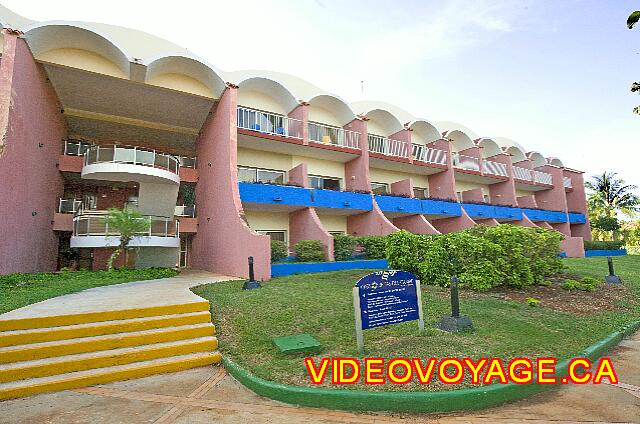 Cuba Varadero Brisas del Caribe A cada lado del vestíbulo es las habitaciones.