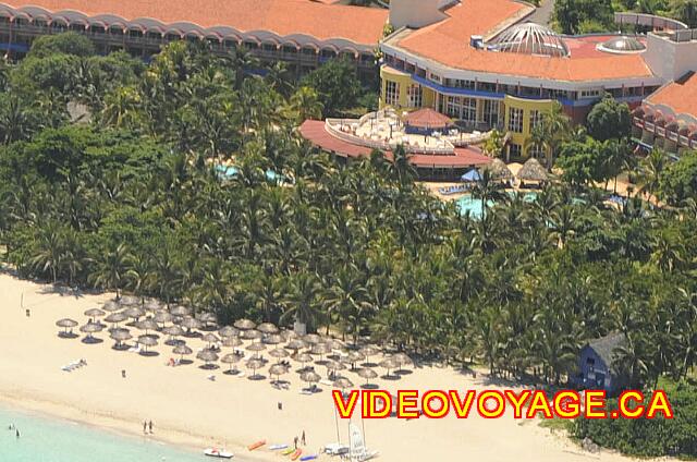 Cuba Varadero Brisas del Caribe Le batiment principal à moins de 100 mètres de la plage.