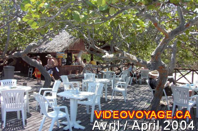 Cuba Varadero Club Amigo Aguas Azules La terrasse du snack bar Caleta sur le bord de la plage était populaire à l'époque aussi.