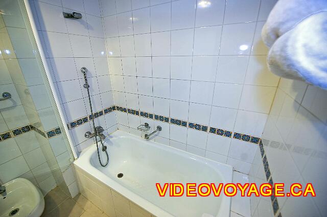 Cuba Varadero Club Amigo Aguas Azules Un pequeño cuarto de baño.