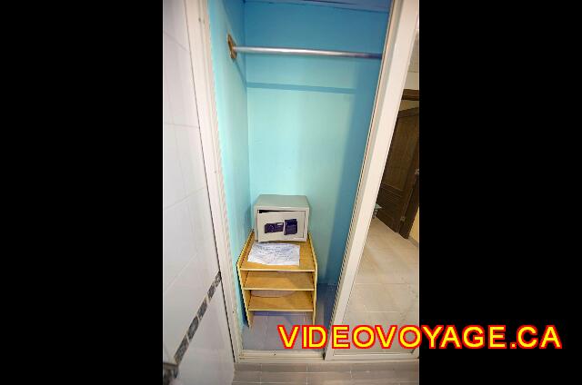 Cuba Varadero Club Amigo Aguas Azules La otra cara de armarios con una abertura seguro con tarjeta magnética.