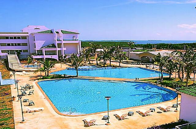 Cuba Varadero Club Amigo Aguas Azules Una piscina de tamaño mediano.