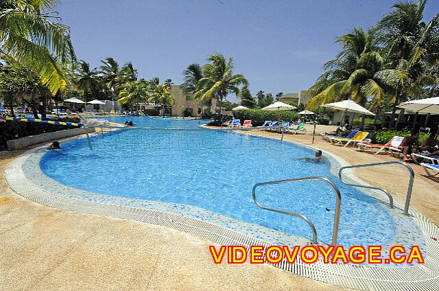 Cuba Varadero Club Amigo Aguas Azules Avec un filet de volleyball dans la piscine