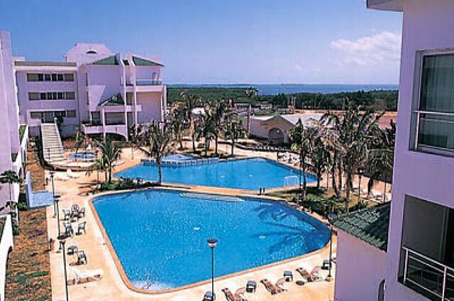 Cuba Varadero Club Amigo Aguas Azules La piscina principal en frente del edificio principal se cerró en julio de 2009.