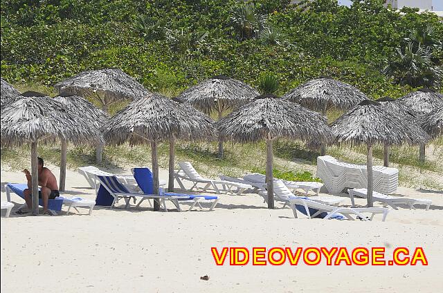 Cuba Varadero Club Amigo Aguas Azules Chairs recouvertent fabrics are used on the first stored, the extra chairs are plastic. The last stored is too little used, many grass grows ...
