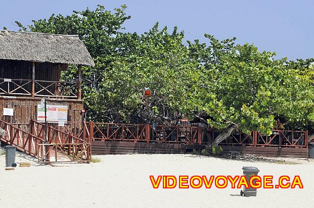 Cuba Varadero Club Amigo Aguas Azules Few visible from the beach, the terrace under the trees.