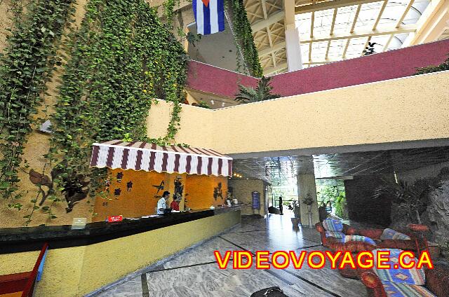 Cuba Varadero Club Amigo Aguas Azules Le Lobby ouvert sur plusieurs étages.