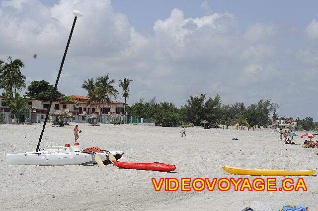 Cuba Varadero Hotel Club Tropical Un catamarán, un kayak y kayak doble.