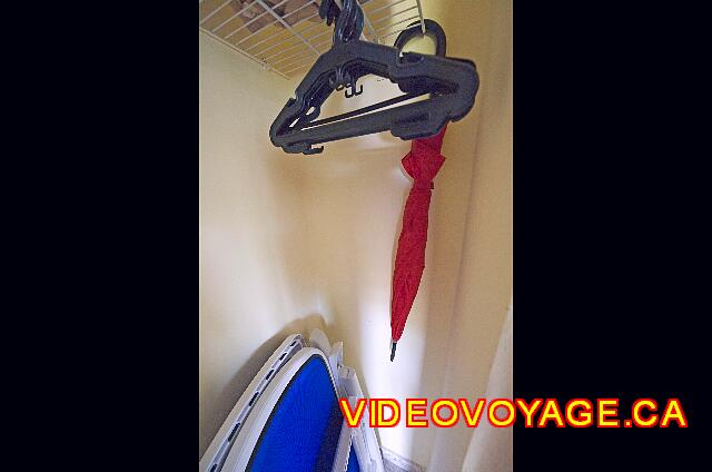 Cuba Varadero Hotel Club Tropical Un paraguas en el armario!