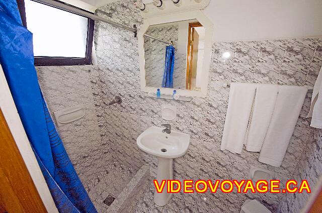 Cuba Varadero Hotel Club Tropical El cuarto de baño con ducha.