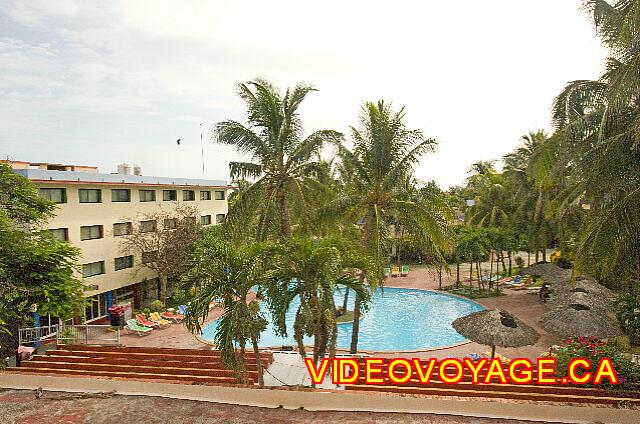 Cuba Varadero Hotel Club Tropical La vista de la piscina desde el balcón de una habitación.