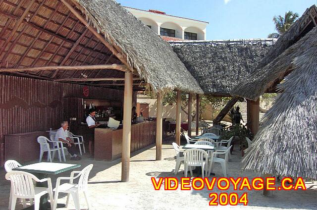 Cuba Varadero Starfish Cuatro Palmas Il y avait un bar style ranchon sur la plage en 2004.