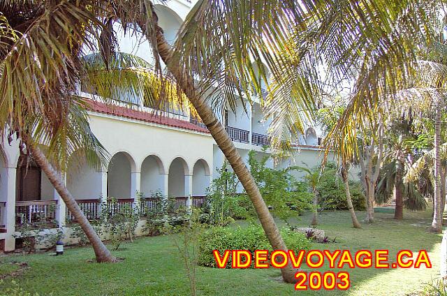 Cuba Varadero Starfish Cuatro Palmas La vegetación alrededor del edificio principal.