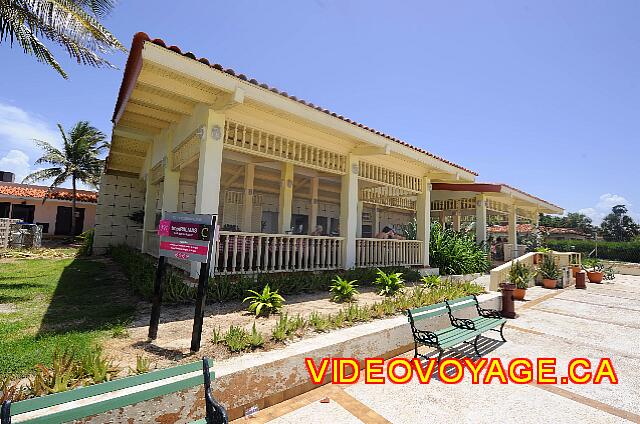 Cuba Varadero Starfish Cuatro Palmas Un comedor de planta abierta pequeña.