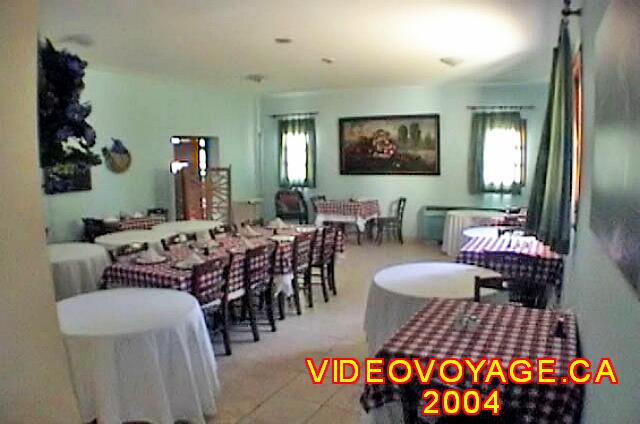 Cuba Varadero Starfish Cuatro Palmas La deuxième salle à manger du restaurant Cuba en 2004. Le restaurant à été rénové depuis.