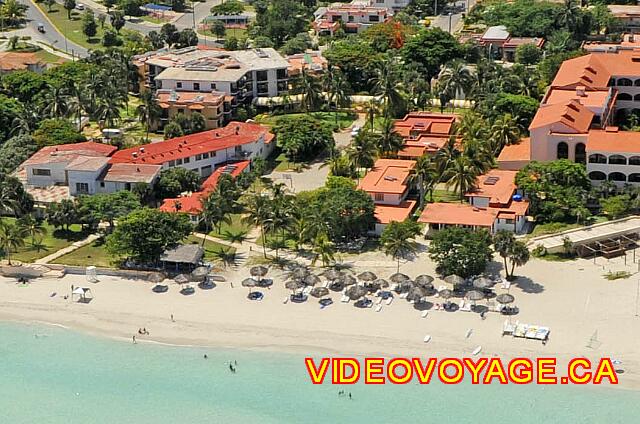 Cuba Varadero Starfish Cuatro Palmas La sección colonial al lado del hotel, el edificio en la parte superior izquierda.