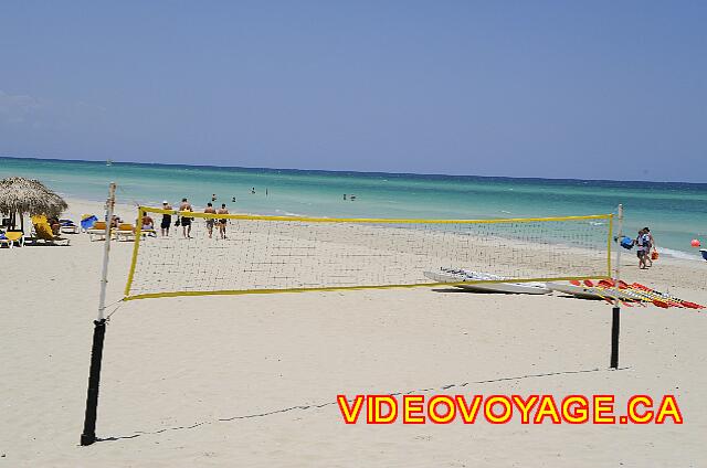 Cuba Varadero Royalton Hicacos Resort And Spa Un filet de volleyball sur la plage.